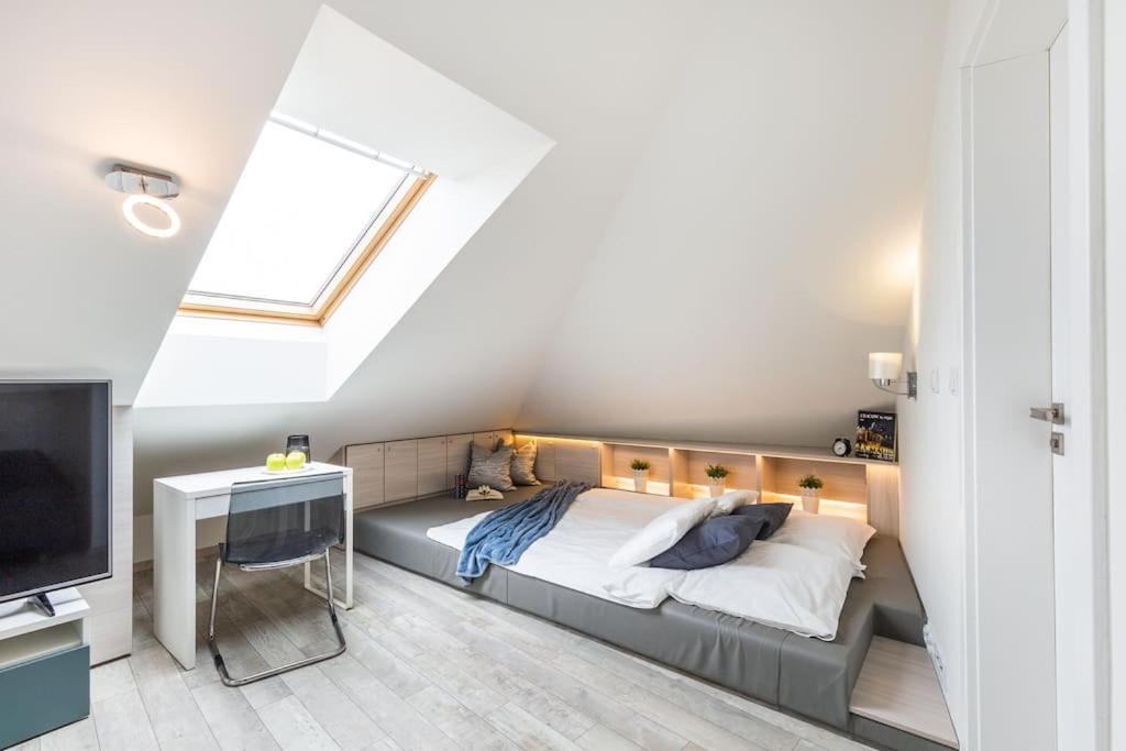 Modern & New Place Next To Wawel Castle & Vistula Krakow Exterior photo